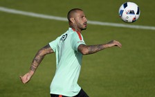 Quaresma chấn thương, Ronaldo có nguy cơ ‘lạc lõng’ trận mở màn