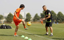 Tuyển Việt Nam: Tuấn Anh tập phục hồi cùng chuyên gia người Đức