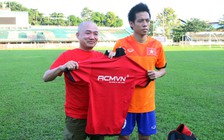 Tuyển thủ Việt Nam Văn Quyết nhận quà đặc biệt từ nước Ý