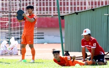 U.23 Việt Nam: Công Phượng suýt bị... tạ đè