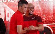 Công Vinh so tài tâng bóng với danh thủ Roberto Carlos: Phong độ đấu đẳng cấp