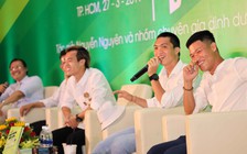 Tiền vệ HAGL Tuấn Anh bất ngờ trình diện... quả đầu 'hầm hố'