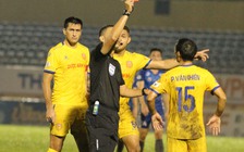 HLV CLB Nam Định than trời chiếc thẻ đỏ của Văn Nhiên trận thua CLB Quảng Nam