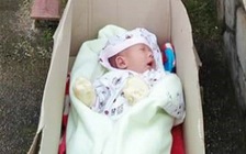 Bé trai sơ sinh bị bỏ rơi trong thùng giấy ở Đắk Nông