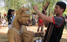 Sôi nổi hội thi tạc tượng gỗ các dân tộc Tây nguyên