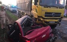 Xe 4 chỗ đấu đầu xe tải, 1 người tử vong tại chỗ