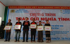 Bộ trưởng Bộ Công an thăm và tặng quà cho người nghèo tại Đắk Lắk