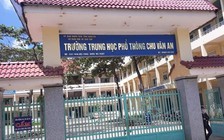 Phê bình nhà trường để 4 học sinh trong vùng dịch tham gia thi lại