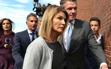 Ngôi sao Lori Loughlin xin lỗi vì chạy trường cho con trước khi ngồi tù 2 tháng