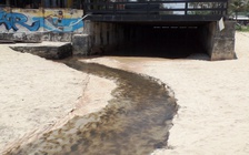 Phạt nhà thầu lén xả thải vào hệ thống thoát nước công cộng