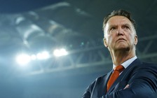 Louis Van Gaal rút lại đơn từ chức ở M.U