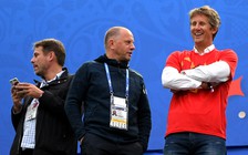 Giám đốc thể thao đầu tiên của M.U: Van der Sar hay Monchi?