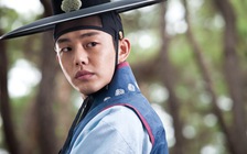 Yoo Ah In hoãn nhập ngũ lần thứ ba vì u xương