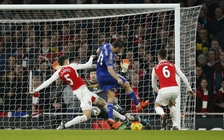Thua Chelsea, Arsenal bị Leicester bỏ lại trong cuộc đua vô địch
