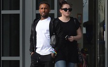 Jermain Defoe bị phát hiện 'ăn vụng' với người đẹp