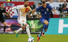 Croatia quả cảm đánh bại Tây Ban Nha để giành ngôi đầu