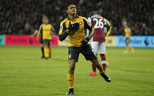 Sanchez lập hattrick, Arsenal hủy diệt West Ham
