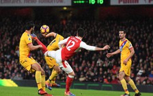 Giroud lập 'siêu phẩm kiểu bọ cạp', Arsenal trụ lại top 3 Premier League