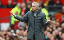 M.U bị chia điểm, Mourinho trút giận lên phóng viên và học trò