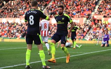 Thắng dễ Stoke, Arsenal gây áp lực lớn lên Liverpool