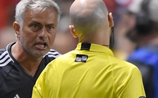 Trọng tài không muốn rút thẻ đỏ, Mourinho vẫn để học trò bị truất quyền thi đấu