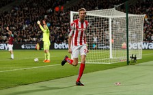 Crouch trở thành kỉ lục gia ghi bàn của Stoke