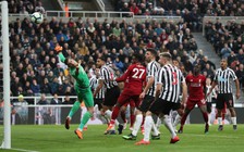 Nhọc nhằn thắng Newcastle, Liverpool đưa cuộc đua vô địch Premier League hấp dẫn đến vòng cuối