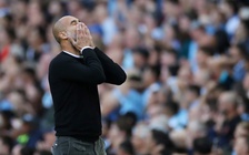 Man City bị tước chiến thắng trước Tottenham, Guardiola kêu gọi 'xem lại' VAR