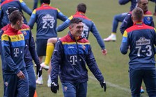 Tuyển Romania vừa đá vừa dạy... toán