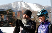 Đôi vợ chồng đạp xe từ Thụy Sĩ đến Hàn Quốc cổ vũ con trai thi đấu ở Olympic mùa đông 2018