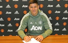 M.U giữ chân hậu vệ chấn thương dai dẳng Marcos Rojo