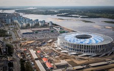 Chạy đua hạ tầng World Cup 2018, một phụ nữ rơi vào tình huống “cười ra nước mắt“