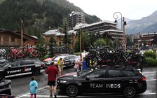 Mưa đá, lở đất tấn công dồn dập làm tê liệt Tour de France 2019
