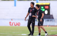 HLV Thái Lan xin lỗi người hâm mộ sau thất bại trước tuyển nữ Việt Nam