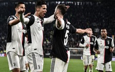 Ronaldo vượt mốc 700 bàn, Juventus vẫn 'bay' ở Serie A