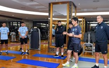 Mệt mỏi đến Việt Nam, tuyển Thái Lan vào phòng gym tập luyện