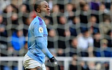 Ngoại hạng Anh: Guardiola thất thần nhìn Man City vuột chiến thắng trước Newcastle