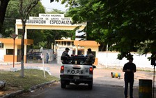 Nhà tù Paraguay “cô lập” Ronaldinho sau báo động lây lan dịch Covid-19