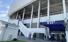 Israel thiết kế đường hầm để khử trùng cầu thủ tại sân