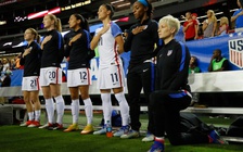 Bóng đá Mỹ bỏ luật cấm cầu thủ quỳ gối khi cử hành quốc ca