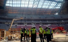 Chủ nhà Qatar lại vướng bê bối “bỏ đói” công nhân World Cup 2022