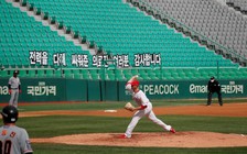 Bóng chày Hàn Quốc cấm CĐV trên sân… ăn uống, hát mừng và cổ vũ!