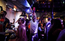 CĐV của PSG đổ ra đường phấn khích như vừa vô địch Champions League