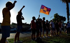 Messi ‘tẩy chay’ buổi tập đầu tiên của Barcelona, Man City chực chờ