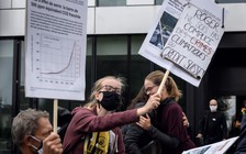 Thụy Sĩ tuyên án 12 ‘tay vợt Roger Federer’ xông vào ngân hàng... tỉ thí quần vợt