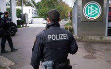 LĐBĐ Đức ‘chao đảo’ sau cuộc đột kích của khoảng 200 nhà điều tra