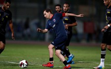 Cụ ông 74 tuổi lập kỷ lục khi chơi tốt trong một trận bóng đá chuyên nghiệp