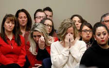 Tổng thống Donald Trump ký luật sau vụ án 300 năm tù chấn động thể thao Mỹ