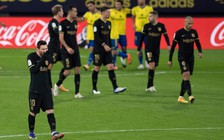 Kết quả La Liga, Cadiz 2-1 Barcelona: Messi bất lực, HLV Koeman nhận cú sốc khác