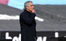 Mourinho ‘vuốt mặt’ thất trận trước West Ham, nhưng Tottenham chưa dám sa thải